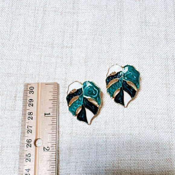 Green leaf stud earrings #1232 - Picture 4 of 4
